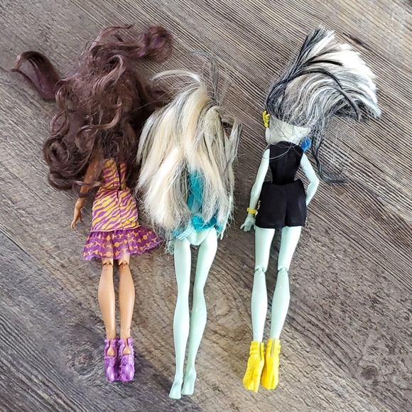 Bundle Lot of 7 Monster High dolls, clothes, shoes used - Picture 3 of 10